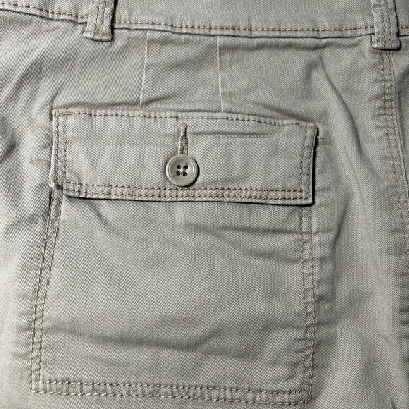 Loft women’s size 8 khaki skirt with front and‎ back pockets front zip - Picture 6 of 10